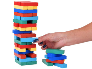 Gra JENGA - chwiejąca się wieża Kolorowe klocki z drewna