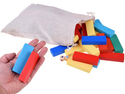 Gra JENGA - chwiejąca się wieża Kolorowe klocki z drewna Gra JENGA - chwiejąca się wieża Kolorowe klocki z drewna